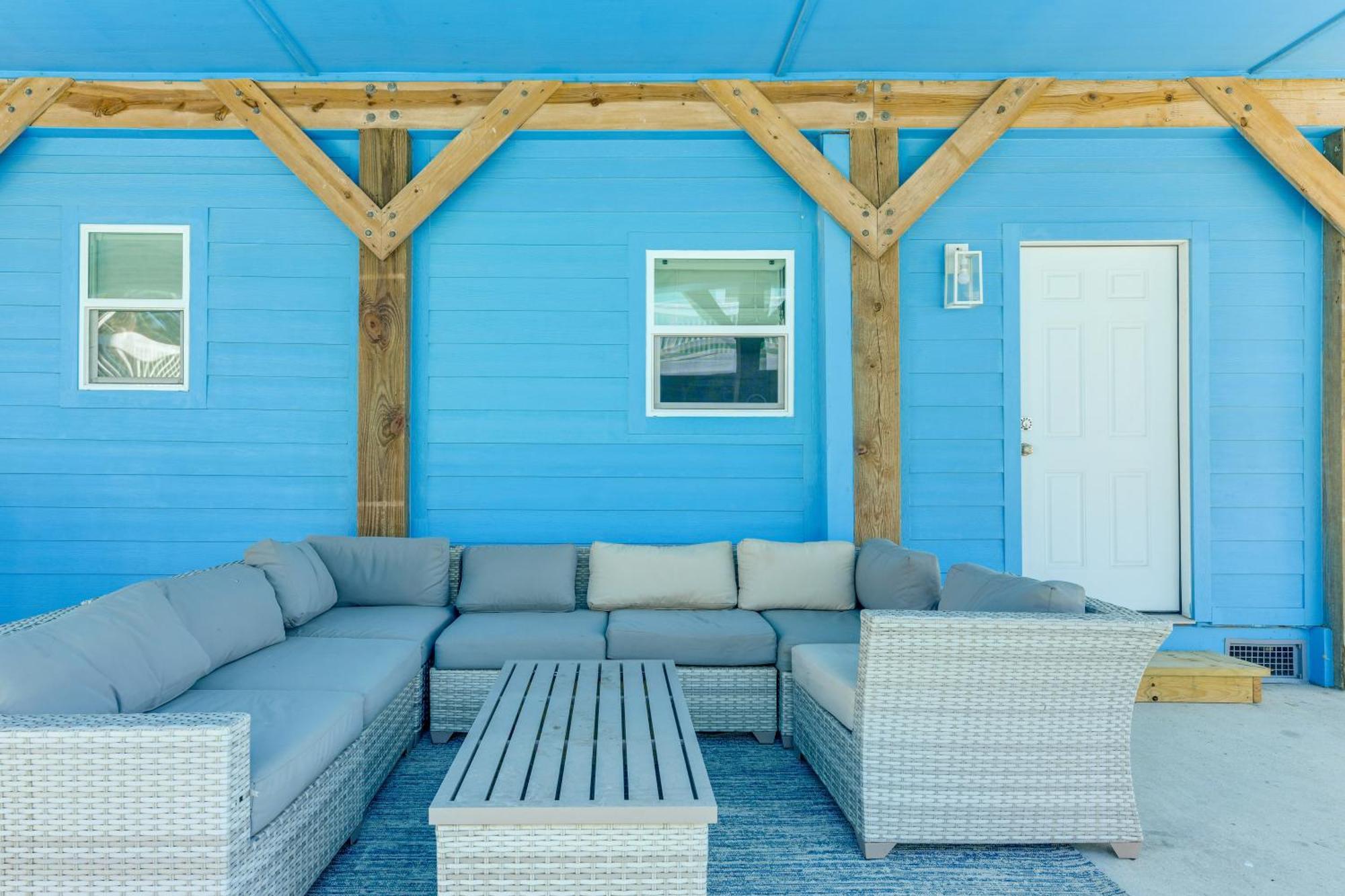 Trendy Port Aransas Home With Private Pool And Deck! Exterior photo